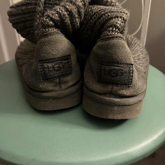 GREY SWEATER UGGS. - Picture 3 of 8